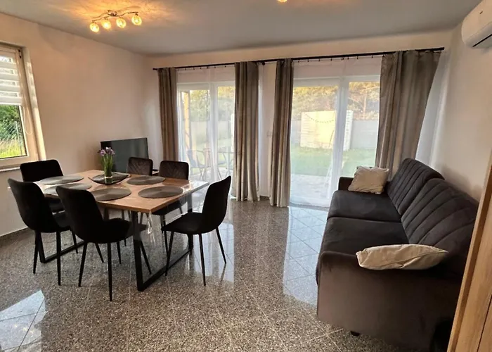 Dom Na Lace Янтар